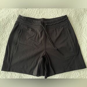 Aritzia TnAction/TnaSLICK™ Warm-Up 5" Short